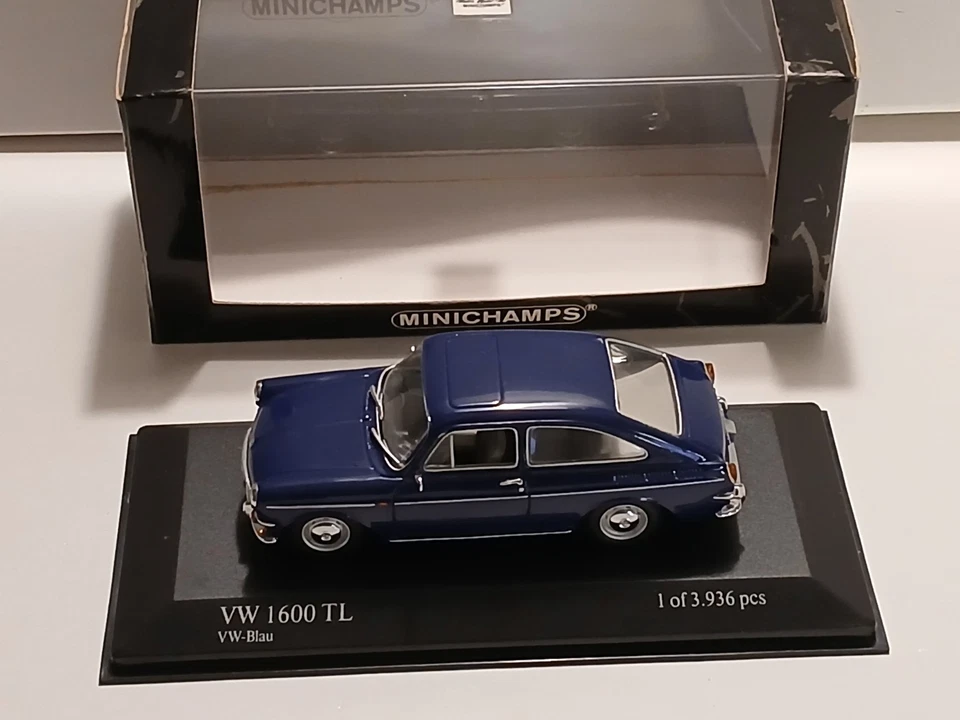Minichamps Volkswagen VW 1600 TL Fastback 1966 blau 1:43 430055320 OVP
