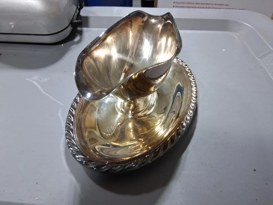 Wm Rogers Серебряная Пластина Двусторонняя Подливная Лодка с Прикрепленной Подложкой # 4113 - Изображение 3 из 4