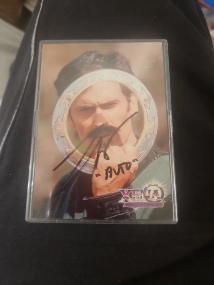 1998 Topps Xenia Warrior Princess TV Card  Autograph Bruce Campbell Autolycus - Image 2 of 3