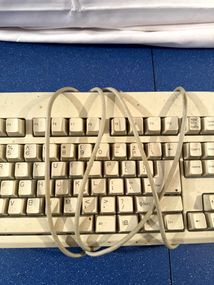 Vintage KeyTronic E06101D-C Mechanical Clicky Keyboard Wired PS/2 | UNTESTED - Image 4 of 4
