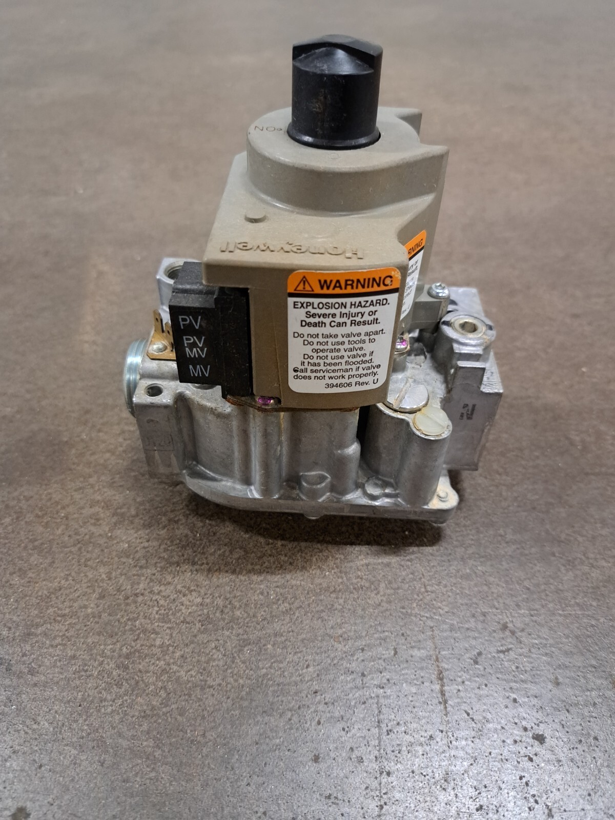 Honeywell VR8345M 4302 Furnace Gas Valve inlet and outlet 3/4