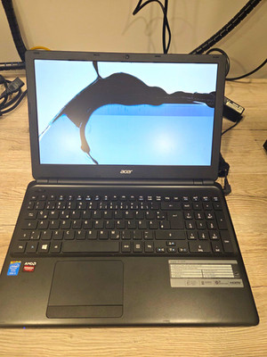 Acer Aspire E1-572G   Intel Core i5   Display defekt   Bastler/Ersatzteile