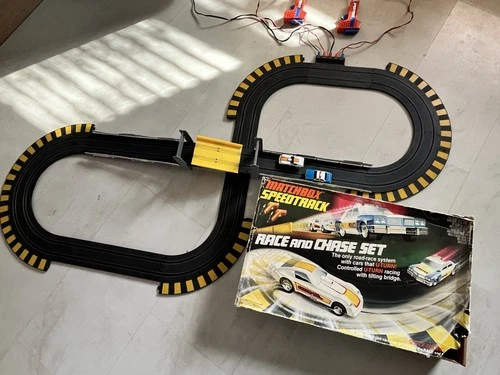 Vintage Matchbox SpeedTrack Race and Chase Set w/Both Cars in box