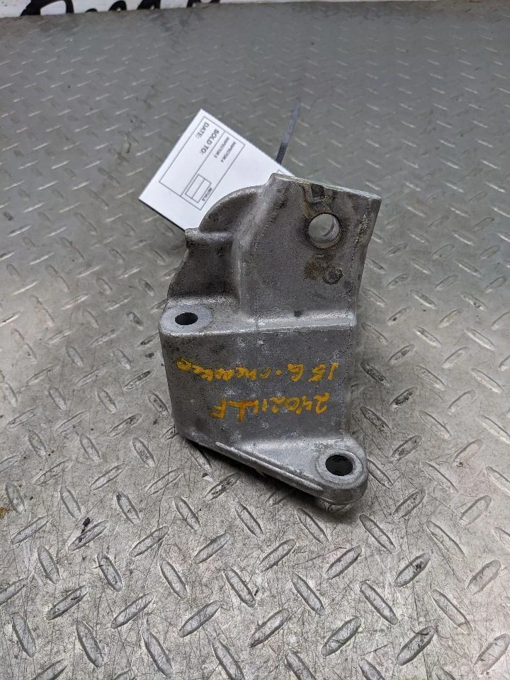 2011-2021 JEEP GRAND CHEROKEE 3.6L FRONT LEFT ENGINE MOTOR MOUNT BRACKET 1178804 - Image 4 of 4