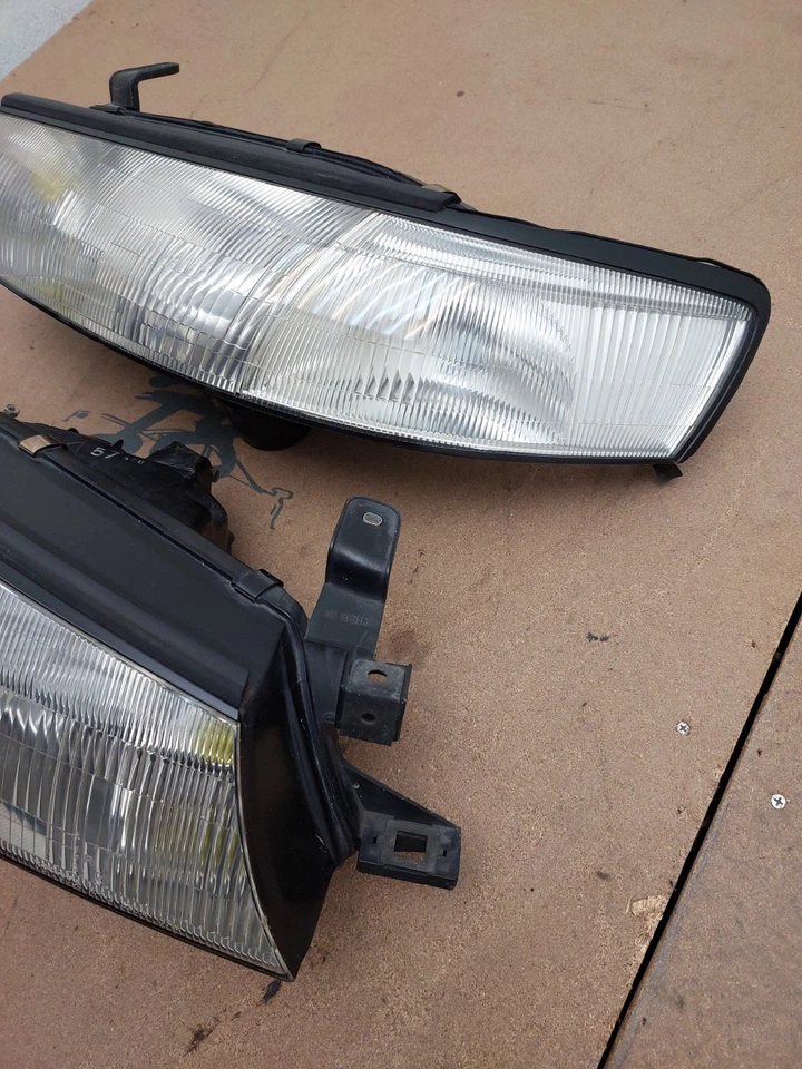 JDM Toyota Corolla LEVIN AE101 GT APEX Coupe Halogen Head Lamps Lights  - Image 4 of 4