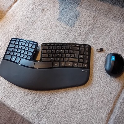 Microsoft Sculpt Ergonomisches Kabelloses Tastatur  Maus Set