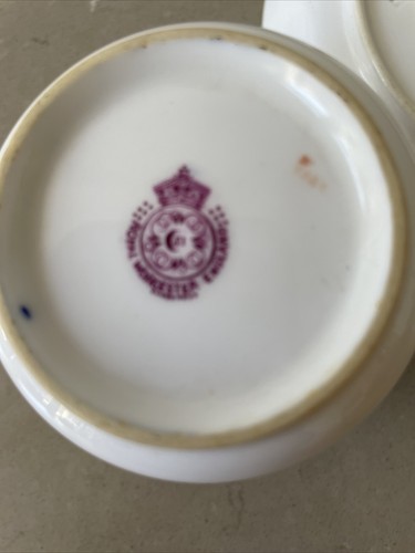 Copa y platillo Royal Worcester Inglaterra azul cobalto con borde dorado alrededor de 1900 - Imagen 8 de 9