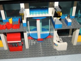 Lego 3182 City Airport 100% complete w/instruction manual MICE!