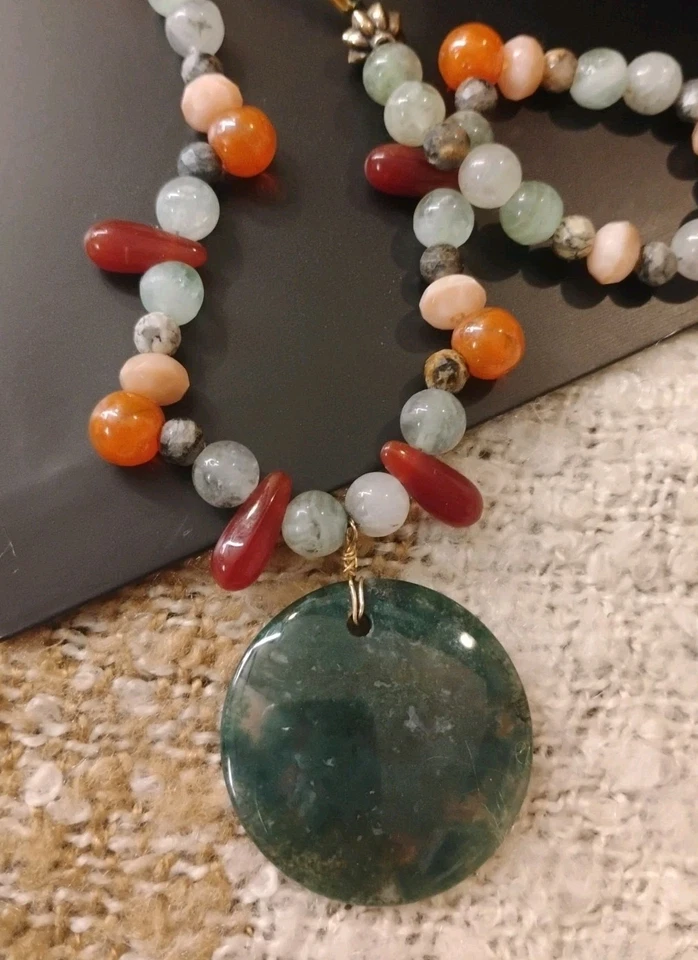 Colgante redondo de ágata musgo y cuentas de piedra natural real en collar de cuero de 26"! Foto 3 de 4