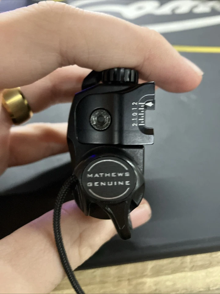 Mathews Ultrarest Integrate MX 2 QAD- Black - Bow Rest- Right Handed Integrated - Image 2 of 4