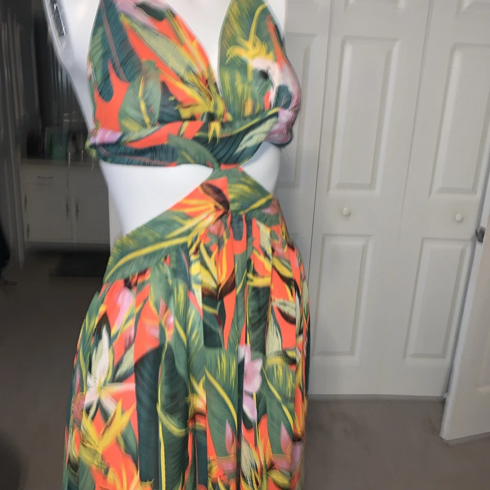 Elegante traje de baño multicolor encubrimiento o ropa de playa tropical Foto 2 de 4