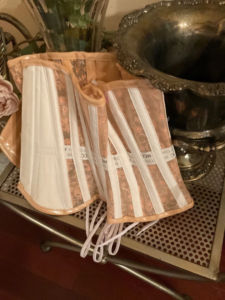 Corsé Mystic City en rubor y brocado floral deshuesado Foto 4 de 4