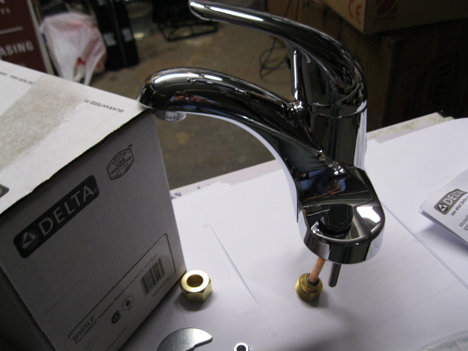 BRAND NEW DELTA FOUNDATIONS BATHROOM SINK SINGLE HANDLE FAUCETB501LF