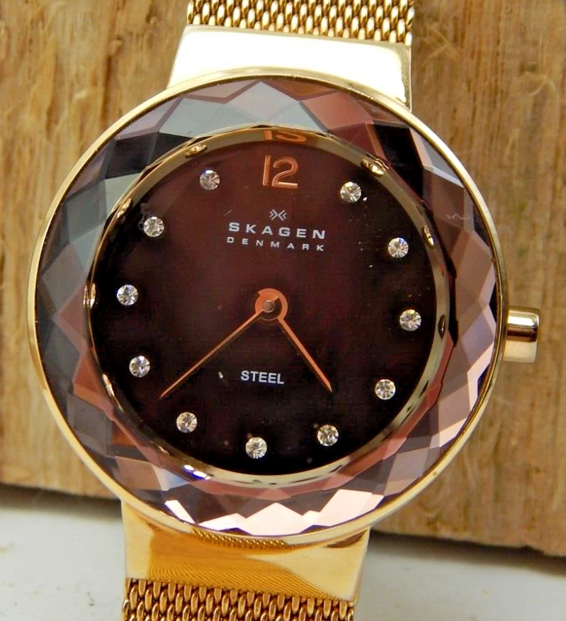 Skagen Denmark Quartz 456SRR1 MOP dial ladies wrist watch w Swarovski crystals