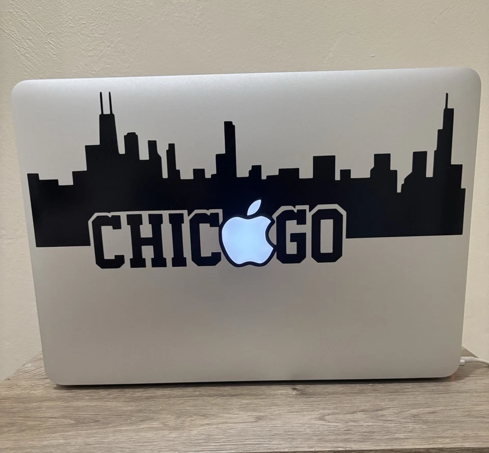 Apple MacBook Pro - Image 2 of 4