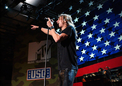 Kid Rock at Ramstein Air Base in Germany Saturday Dec 8 for United- Old Photo 18