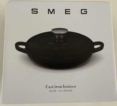 Smeg Gusseisen Schmortopf schwarz 26cm Cast Iron Braiser Neu in OVP