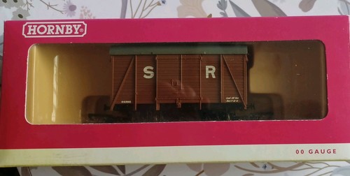Hornby R6268 Southern Railway 12 Tonnen Entlüftungswagen 44395 in SR-Bauxit-Lackierung | Condition: New