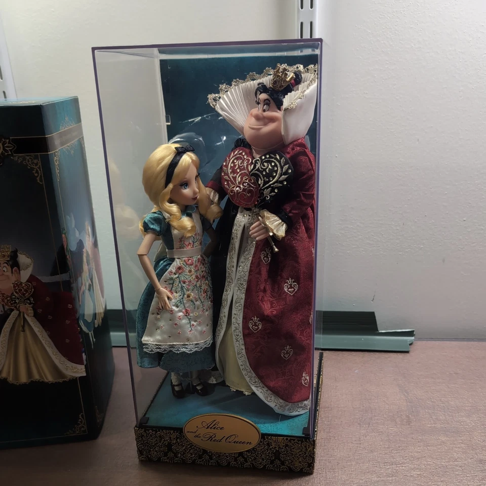 Disney Alicia Reina de Corazones Cuento Diseñador LE 1568 de 6000 Foto 2 de 4