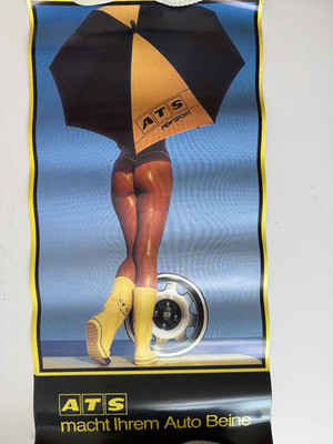 Plakat Poster ''ATS macht ihrem Auto Beine'' Model mit gelben Romika Gummistiefeln