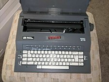 Smith Corona SC110 Typewriter With Shell/Case Handle thumbnail