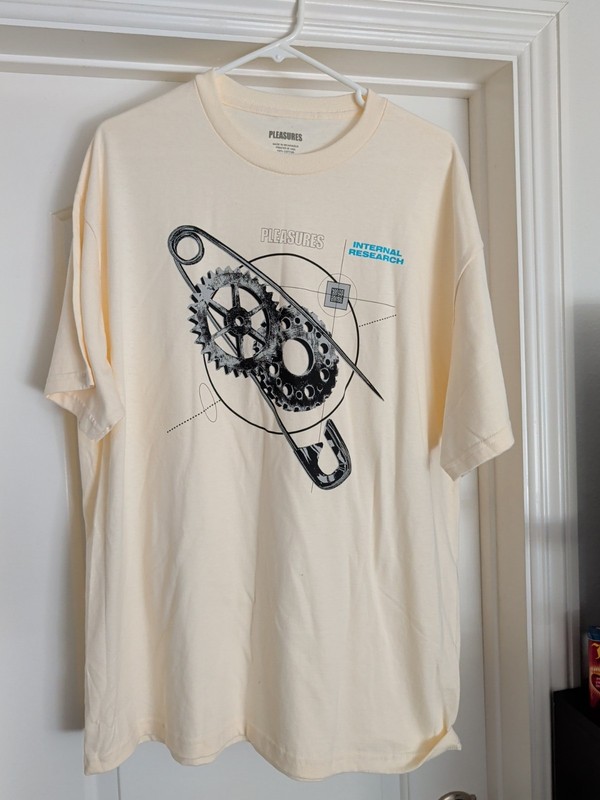 Pleasures T-shirt Size Extra Large