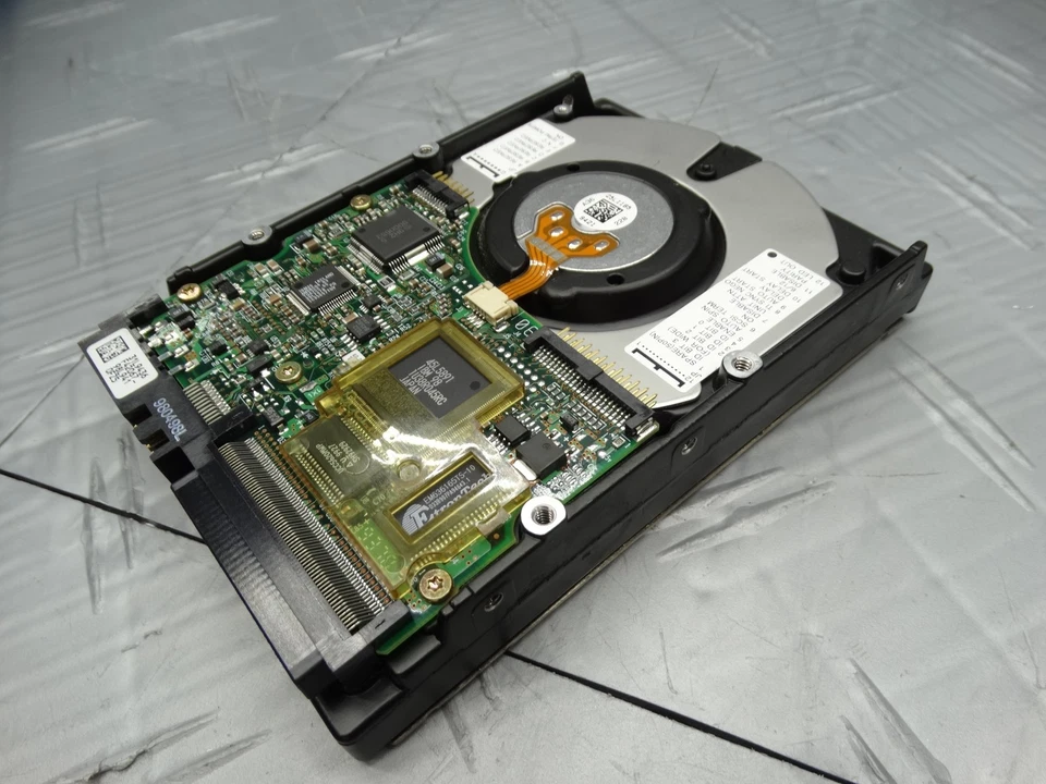 IBM 4GB DNES-304300 Ultra Wide SCSI 80 Pin 7.2K 3.5in PN:25L1964 - Image 3 of 4