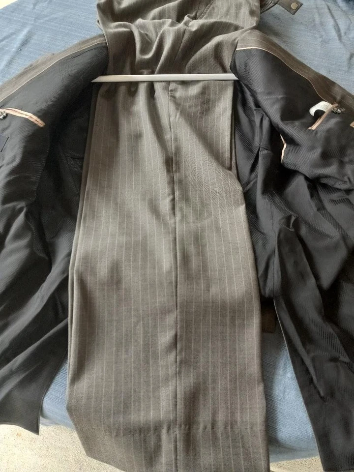 HUGO BOSS Medium Gray with Pinstripes sz. 44 R Men's suit lightly worn - Image 3 of 4
