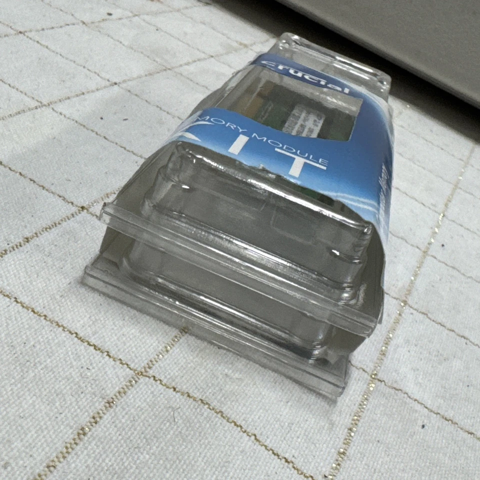 2 Crucial PC2-5300 (DDR2) 1 GB (2x 512 MB) SODIMM Kit PC2-5300 DDR2 Memory - Image 2 of 3