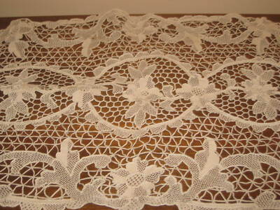 Vintage Lace Table Runner Point De Venice Ecru floral oval 16''X35''