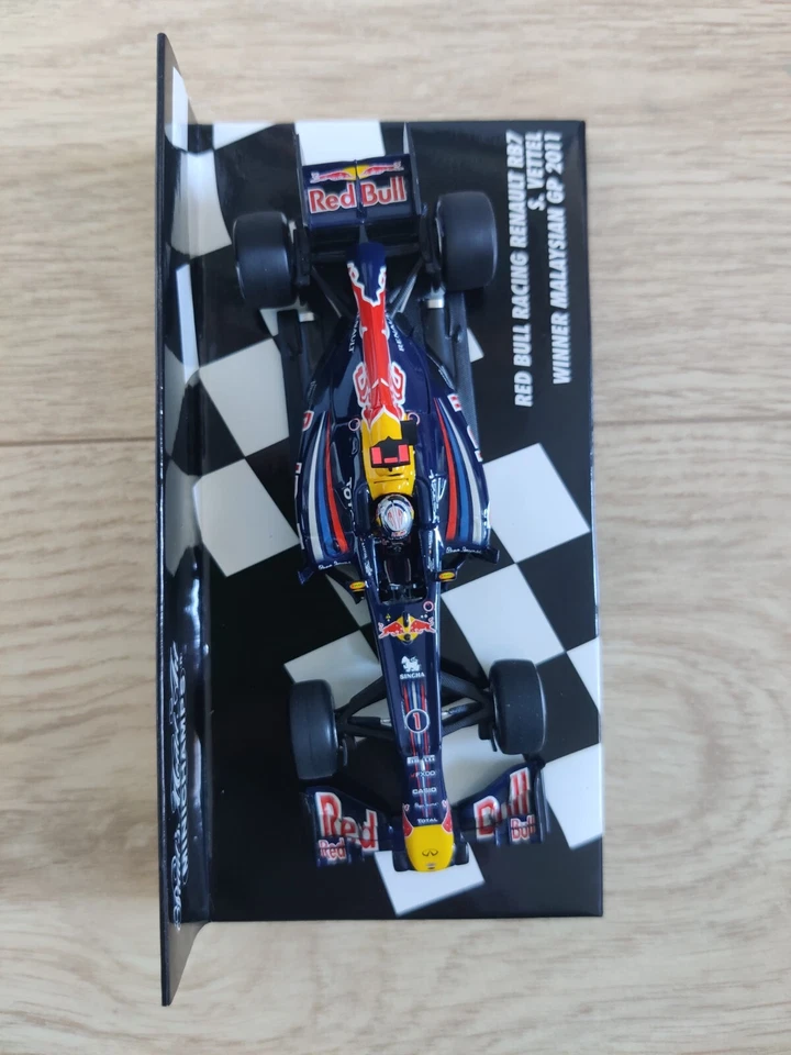F1 Red Bull RB7, Vettel, Winner Malaysian GP 2011, 2511 pcs., Minichamps, 1:43 - Image 2 of 3