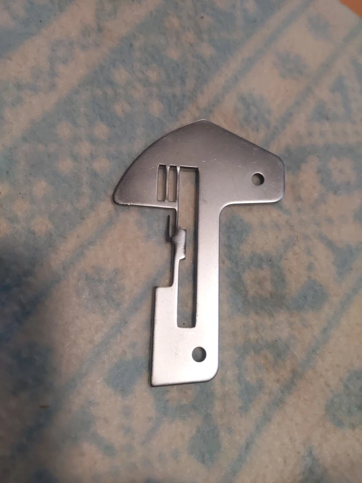 Vintage ELNA Lock L1 Rollhem Serger Sewing Machine Needle Throat Plate Part - Image 2 of 3