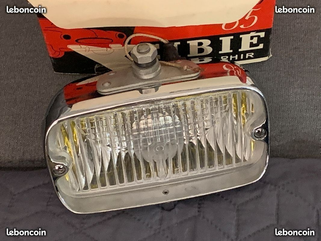 Antibrouillard chromé de prestige en nylon saphyr pour la restauration de votre Renault Dauphine