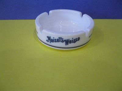 VINTAGE MAISEL'S WEISSE GLASS ASHTRAY