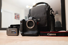 Canon EOS R 30.3MP Mirrorless Body w/ Battery Grip Strap Bag Charger
