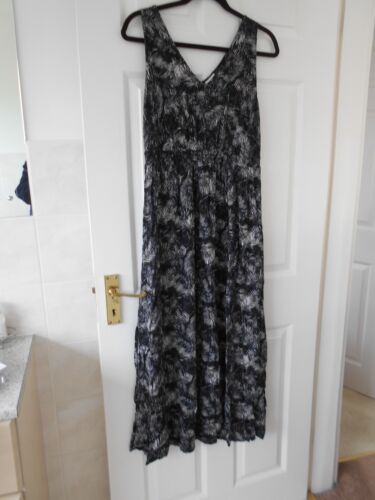 Lovely Black & White Pattern  Long Dress *  Size  14  * Together * VGC - Picture 1 of 10