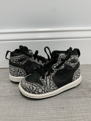 Air Jordan 1 Retro Back Grey Un-Supreme 