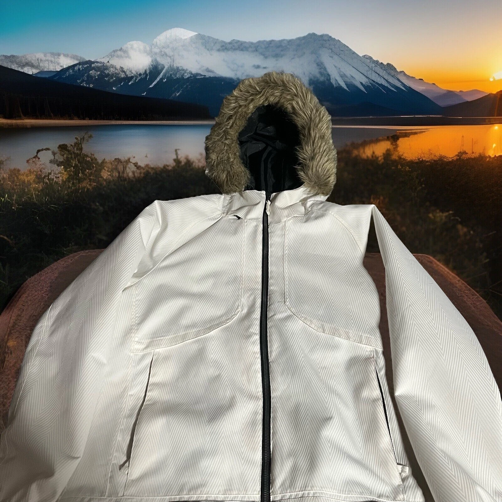 Body Glove Women’s Ski Jacket Fawn Large Snow Technology Ski Winter Coat White