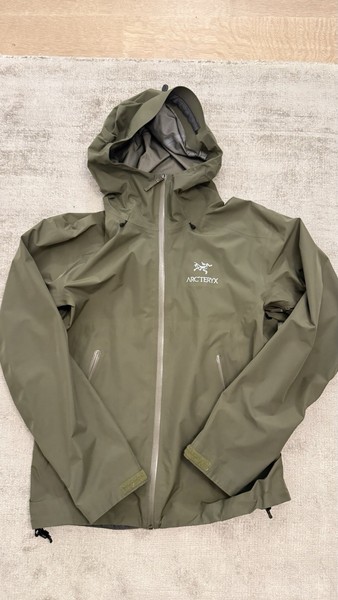 Arc'teryx Beta LT Jacket Tatsu Green GORE-TEX, Men's Size Medium, Ready To Ship