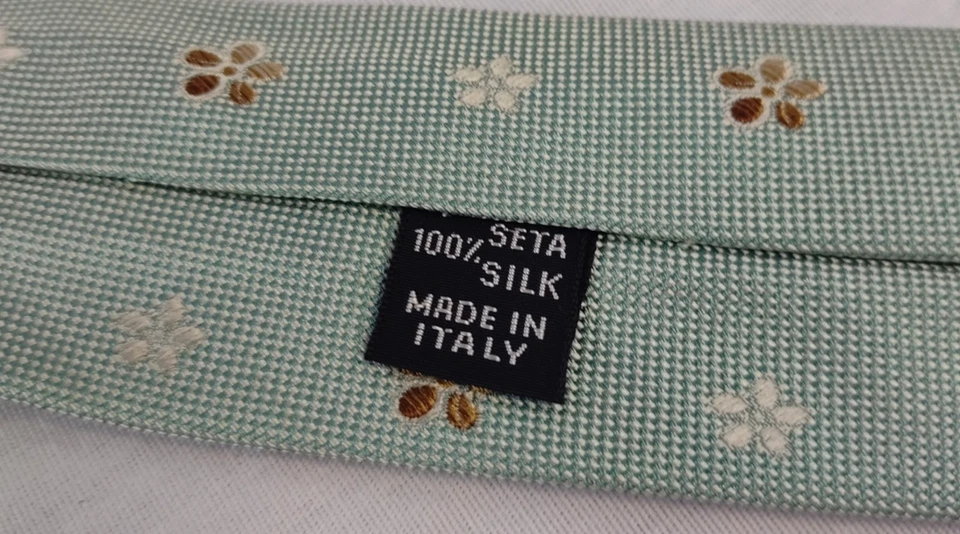 Corbata para hombre Kiton Napoli 7 pliegues verde oliva seda patrón geo floral. Hecho en Italia Foto 4 de 4