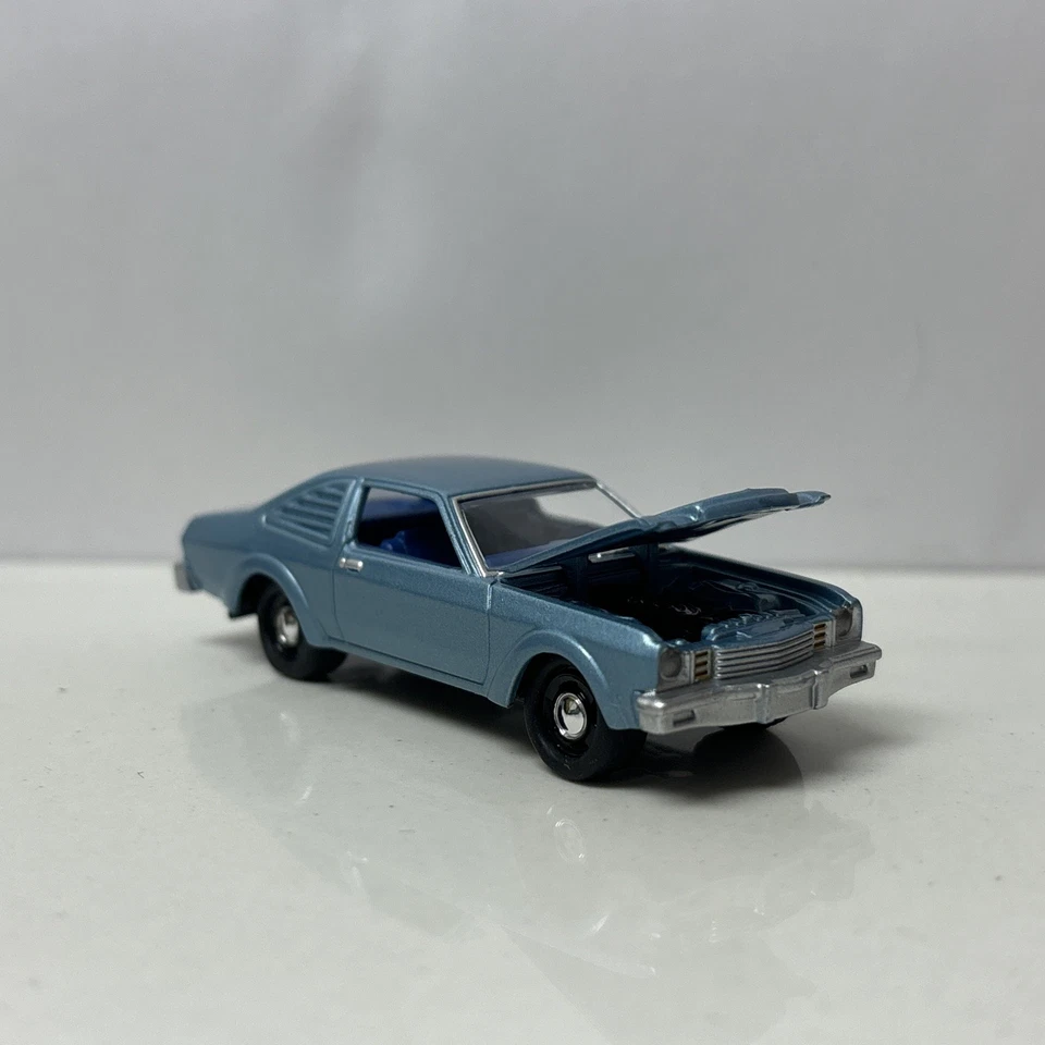 Dodge Aspen Derby 1976 76 coche coleccionable escala 1/64 diecast modelo diorama Foto 2 de 4