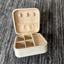 Portable Jewelry Box Organizer Leather White Ornaments Case Travel Storage New
