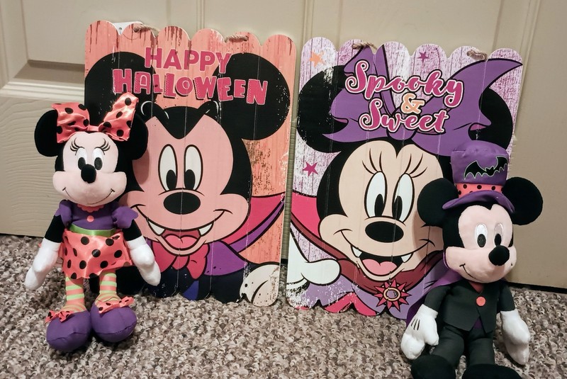 Lot Of 4! DISNEY Wooden Halloween Signs ft. Vampire Minnie Mouse (9" x 12") NEW!