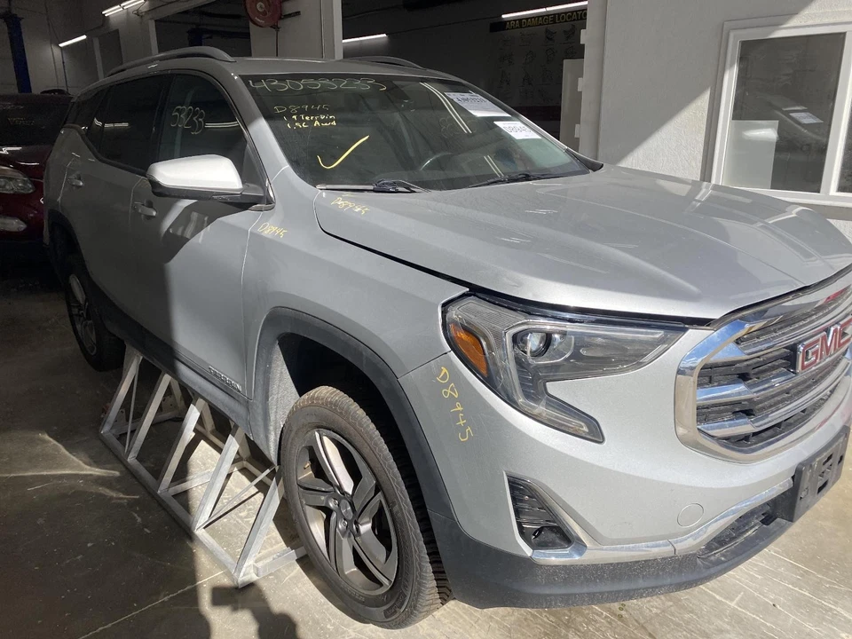 Conjunto de luz trasera derecha usado se adapta a: Gmc Terrain SLE 2019 cuarto montado en panel Foto 3 de 4