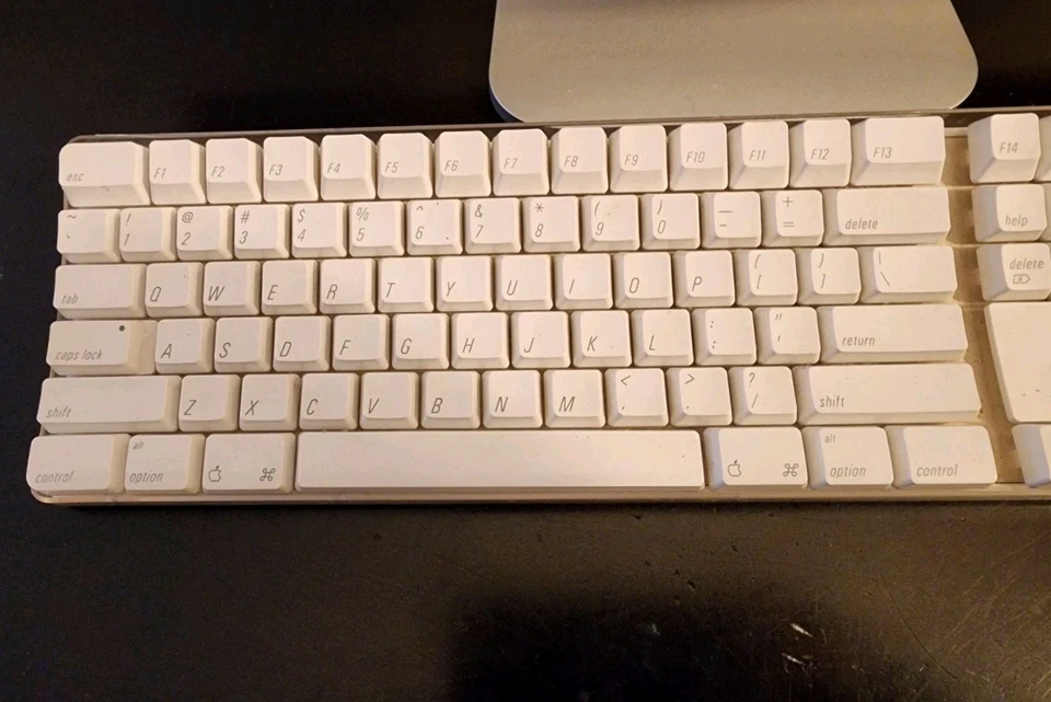 Vintage APPLE iMAC 20" Widescreen Computer, Keyboard Mouse, Near Mint Condition - Image 3 of 4