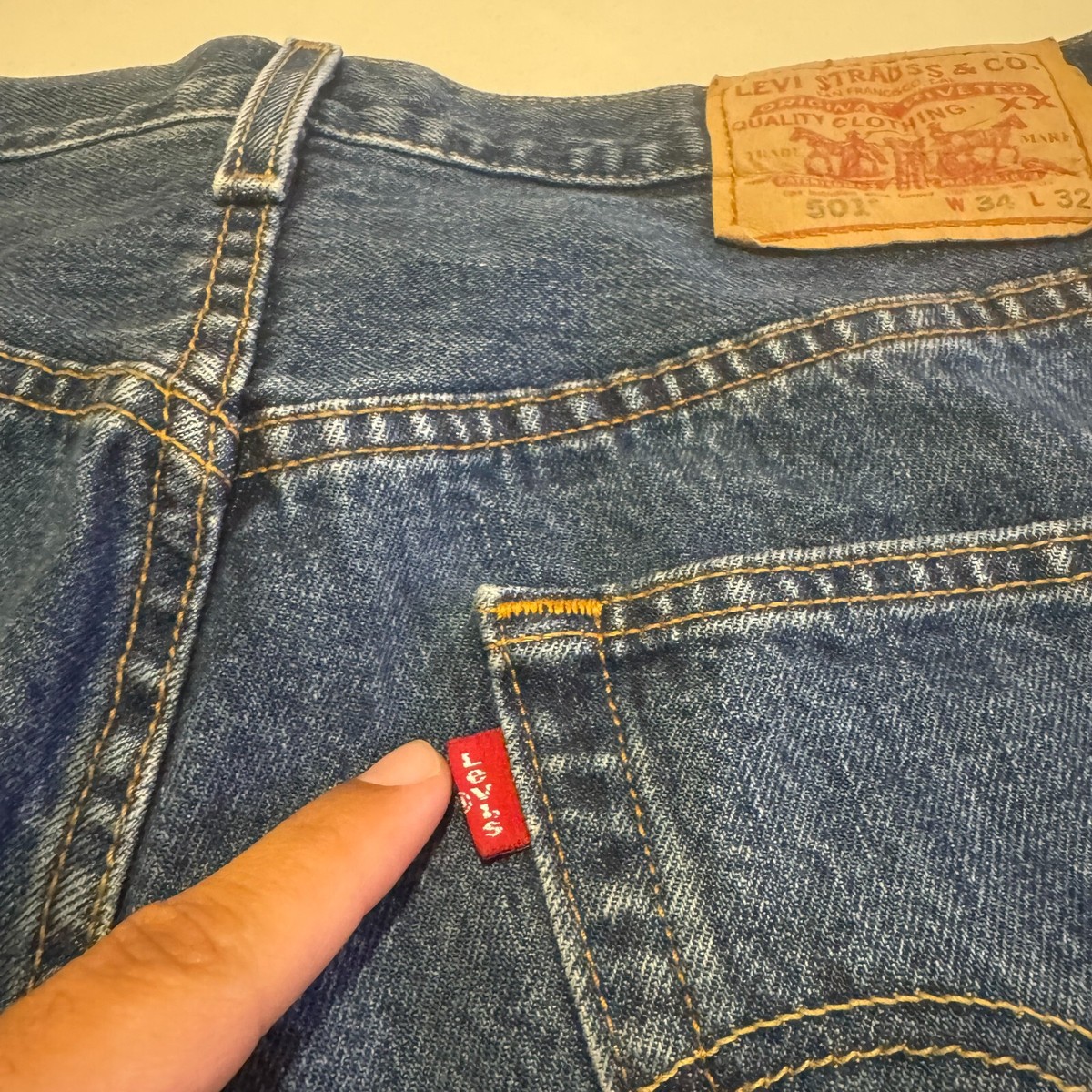 Vintage Mens Levi's 501xx Jeans W34 L32 Button-Fly Medium Wash