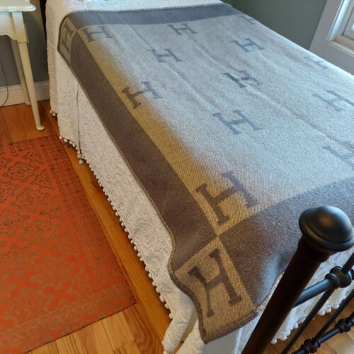 Hermes Avalon III Luxury Throw Blanket 90% Wool 10% Cashmere Ecru/Gris 63x53" - Picture 7 of 11
