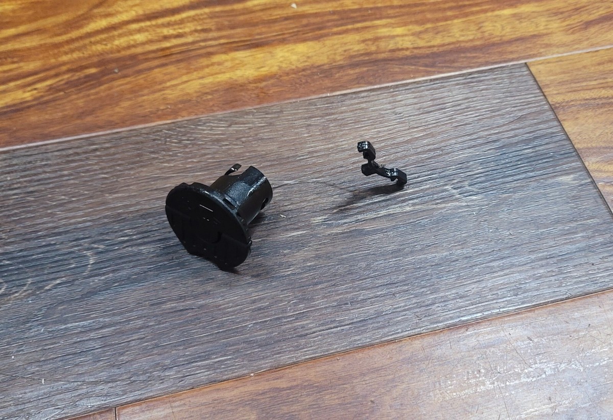 Dewalt OIL TANK CAP FOR DCCS670 60V 16