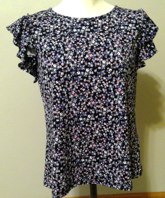 Womens short ruffle sleeve top CeCe w/dainty floral design & black background  M