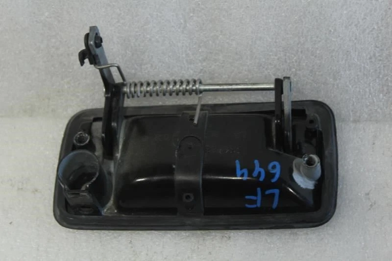 1995 1996 1997 CHEVROLET BLAZER LEFT DRIVER SIDE FRONT DOOR HANDLE - Image 2 of 4